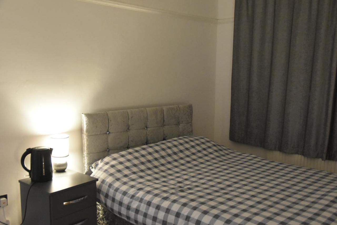 卢顿 Clarendon House酒店 外观 照片